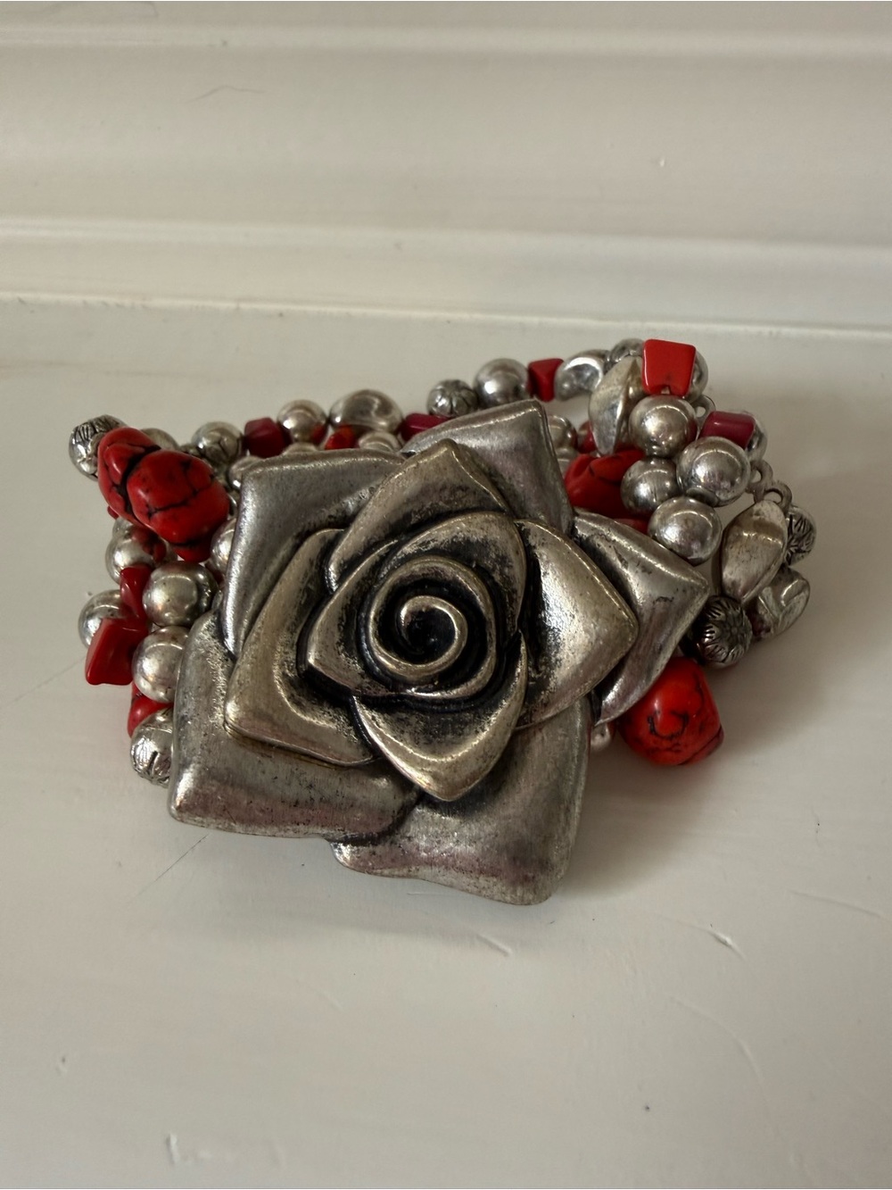 Beautiful Silver Tone Rose Stretch Bracelet